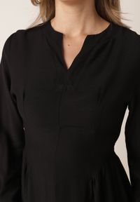 Born2be - Czarna Minimalistyczna Sukienka z Wiskozy o Rozkloszowanym Kroju z Wiązaniem Ampia. Okazja: na co dzień, na spotkanie biznesowe, do pracy. Kolor: czarny. Materiał: wiskoza. Typ sukienki: proste, rozkloszowane. Styl: biznesowy, casual, klasyczny #5