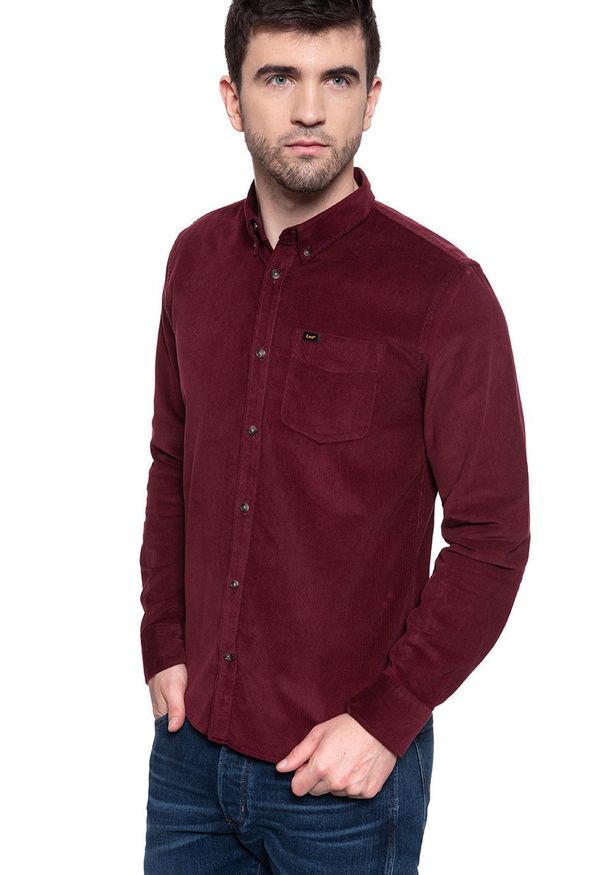 Lee - KOSZULA LEE BUTTON DOWN BURGUNDY L880MRMF 112123268. Typ kołnierza: button down. Materiał: materiał