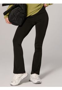 Sinsay - Legginsy flare z modalem - czarny. Kolor: czarny