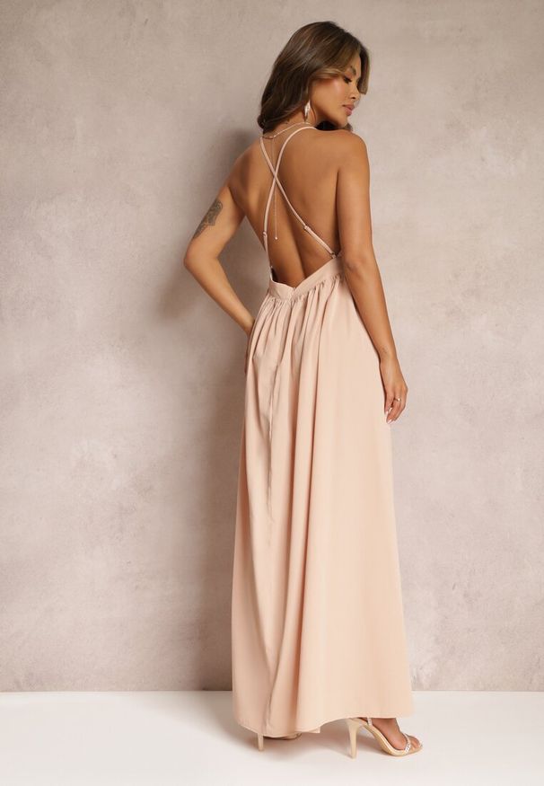 Renee - Beżowa Rozkloszowana Sukienka Maxi na Ramiączkach z Trójkątnym Dekoltem Claudi. Okazja: na imprezę. Kolekcja: dla wysokich. Kolor: beżowy. Długość rękawa: na ramiączkach. Styl: elegancki. Długość: maxi