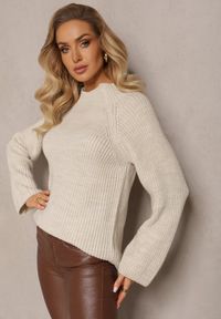 Renee - Beżowy Dzianinowy Golf z Rozszerzanymi Rękawami z Rozcięciem Vucta. Typ kołnierza: golf. Kolor: beżowy. Materiał: dzianina #3
