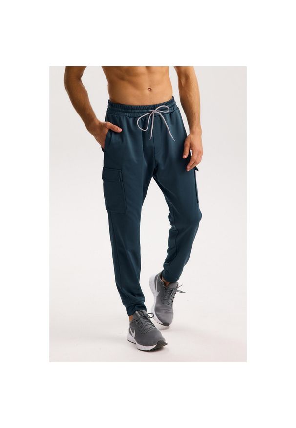 ROUGH RADICAL - Męskie spodnie dresowe Rough Radical Dynamic Pro Joggers Men. Kolor: niebieski. Materiał: dresówka. Sport: fitness