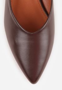 Born2be - Brązowe Czółenka Vices ze Skórzaną Wkładką Zdobione Metaliczną Aplikacją Daisse. Okazja: na co dzień, na spotkanie biznesowe, na ślub cywilny, do pracy, na wesele. Kolor: brązowy. Materiał: skóra. Wzór: aplikacja. Obcas: na obcasie. Styl: glamour, biznesowy, casual, klasyczny, wizytowy. Wysokość obcasa: niski #5