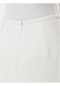 French Connection Spódnica midi 73YAB Biały Regular Fit. Kolor: biały. Materiał: syntetyk