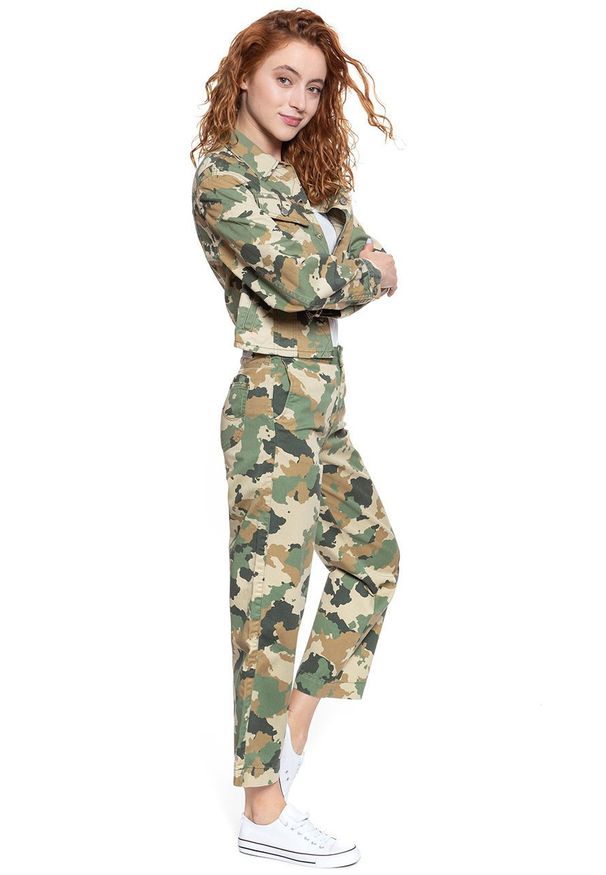 Lee - DAMSKA KURTKA JEANSOWA LEE CROPPED RIDER JACKET CAMOUFLAGE L54CCW03 112112756. Materiał: jeans. Wzór: moro