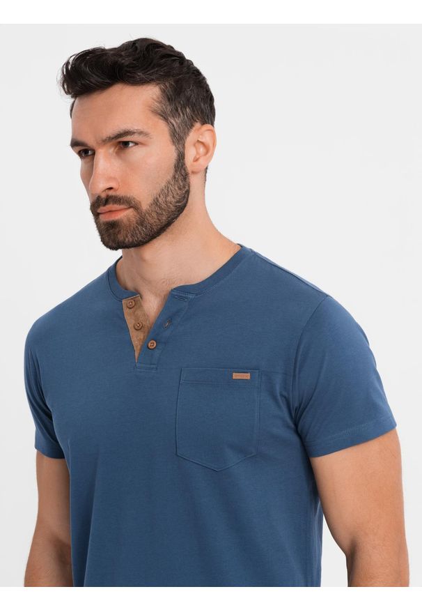 Ombre Clothing - T-shirt męski z dekoltem na guziki i zamszowym wykończeniem – ciemnoniebieski V2 - Rozmiar: L. Okazja: na co dzień. Kolor: niebieski. Materiał: zamsz. Wzór: gładki. Styl: casual, klasyczny