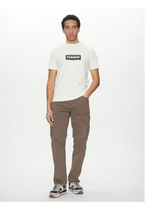 Napapijri T-Shirt S-box Logo NP0A4I3L Écru Regular Fit. Materiał: bawełna