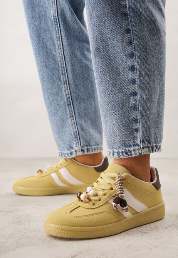 Renee - Żółte Sneakersy Typu Tenisówki Ozdobione Koralikami Daemeli. Kolor: żółty. Materiał: jeans. Wzór: aplikacja. Sezon: lato