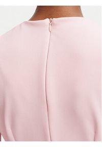 Rinascimento Sukienka koktajlowa CFC0020278002 Różowy jasny Slim Fit. Kolor: różowy. Materiał: syntetyk. Styl: wizytowy #3