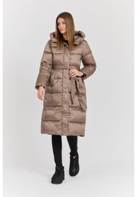 Hetrego - HETREGO Beżowy damski puchowy płaszcz Karen Woman Quilted Coat, Rozmiar 38 EU - 42 IT. Kolor: beżowy. Materiał: puch. Długość rękawa: długi rękaw. Długość: do kolan. Sezon: zima. Styl: elegancki, klasyczny #4