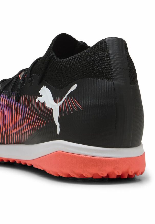 Buty piłkarskie męskie Puma Future 8 Match Tt. Kolor: biały, czerwony, wielokolorowy, czarny. Materiał: materiał, syntetyk, tkanina. Szerokość cholewki: normalna. Sport: piłka nożna