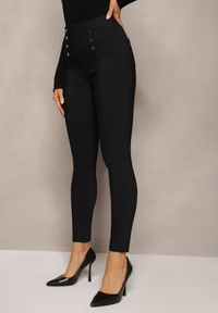 Renee - Czarne Spodnie Skinny z Ozdobnymi Napami Eclaria. Stan: podwyższony. Kolor: czarny. Wzór: aplikacja