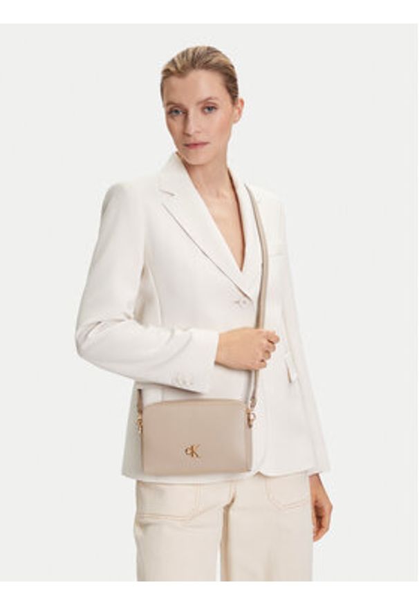 Calvin Klein Jeans Torebka Minimal Monogram Ew Camera Bag LV04K3162G Écru. Materiał: skórzane