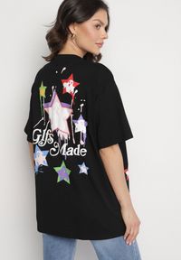 Born2be - Czarny T-shirt z Bawełną Ozdobiony Gwiazdami Karretia. Okazja: na co dzień. Kolor: czarny. Materiał: bawełna. Wzór: aplikacja. Styl: elegancki, casual #6