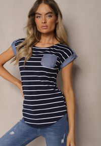 Renee - Czarny T-shirt z Bawełny z Ozdobną Kieszonką i Rękawkami w Paski Anacetsa. Okazja: na co dzień. Kolor: czarny. Materiał: bawełna. Długość rękawa: krótki rękaw. Wzór: paski. Sezon: lato. Styl: klasyczny, elegancki, casual #3