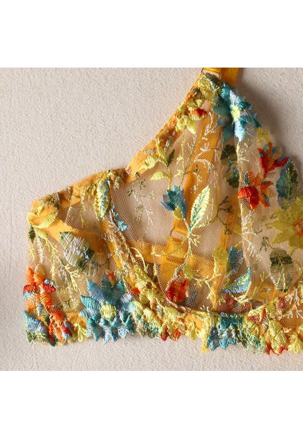 Intica - Komplet bielizny z kwiatowym haftem na specjalne okazje Sylvianne. Kolor: wielokolorowy. Materiał: materiał. Wzór: kwiaty, haft