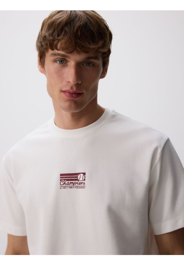 Reserved - T-shirt comfort fit - biały. Kolor: biały. Materiał: dzianina, bawełna