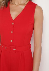 Born2be - Czerwony Taliowany Kombinezon z Wiskozą Ozdobiony Paskiem Ralinelle. Okazja: na imprezę. Kolor: czerwony. Materiał: wiskoza. Wzór: aplikacja. Styl: klasyczny, elegancki #5