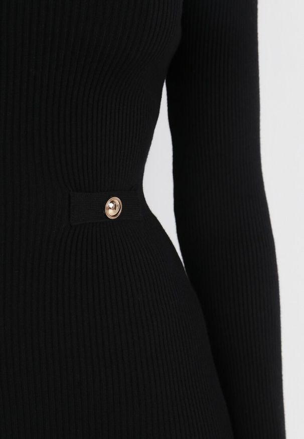 Born2be - Czarna Sukienka Dzianinowa Taerara. Typ kołnierza: kołnierzyk stójkowy. Kolor: czarny. Materiał: dzianina. Długość rękawa: długi rękaw. Typ sukienki: dopasowane. Długość: mini