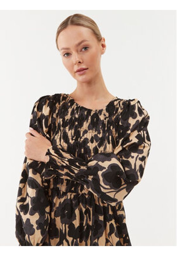 only - ONLY Sukienka codzienna 15302305 Czarny Regular Fit. Okazja: na co dzień. Kolor: czarny. Materiał: bawełna. Typ sukienki: proste. Styl: casual