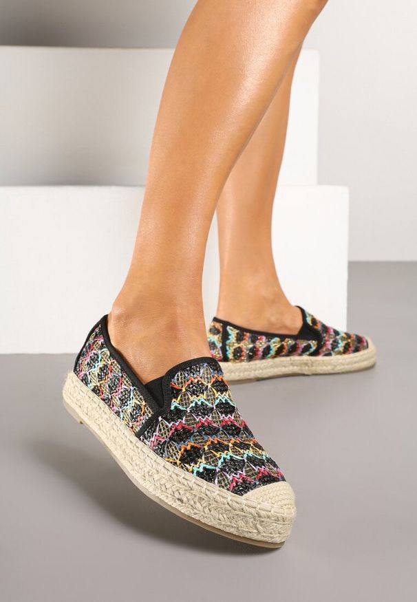 Renee - Czarne Espadryle Ozdobione Metaliczną Nitką na Podeszwie z Plecionki Raslira. Okazja: na co dzień. Kolor: czarny. Wzór: aplikacja. Styl: casual