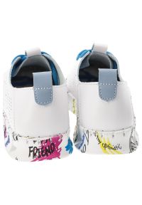 Półbuty damskie Vinceza, cholewka ze skóry naturalnej z perforacją zapewniającą przewiewność klasyczne wiązanie w kontrastowym kolorze, białe, 102656. Okazja: na co dzień. Zapięcie: sznurówki. Kolor: biały. Materiał: skóra. Szerokość cholewki: normalna #4