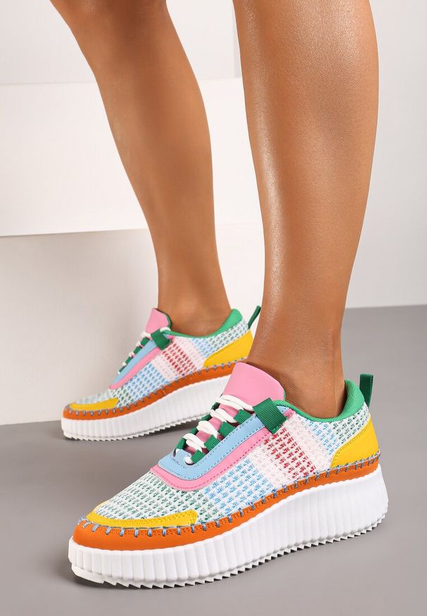 Renee - Zielono-Pomarańczowe Sznurowane Sneakersy na Grubej Podeszwie do Kostki Pasapia. Okazja: na co dzień, na spacer. Nosek buta: okrągły. Zapięcie: sznurówki. Kolor: zielony. Wzór: aplikacja. Materiał: materiał, jeans. Obcas: na obcasie. Wysokość obcasa: niski. Sport: turystyka piesza, bieganie