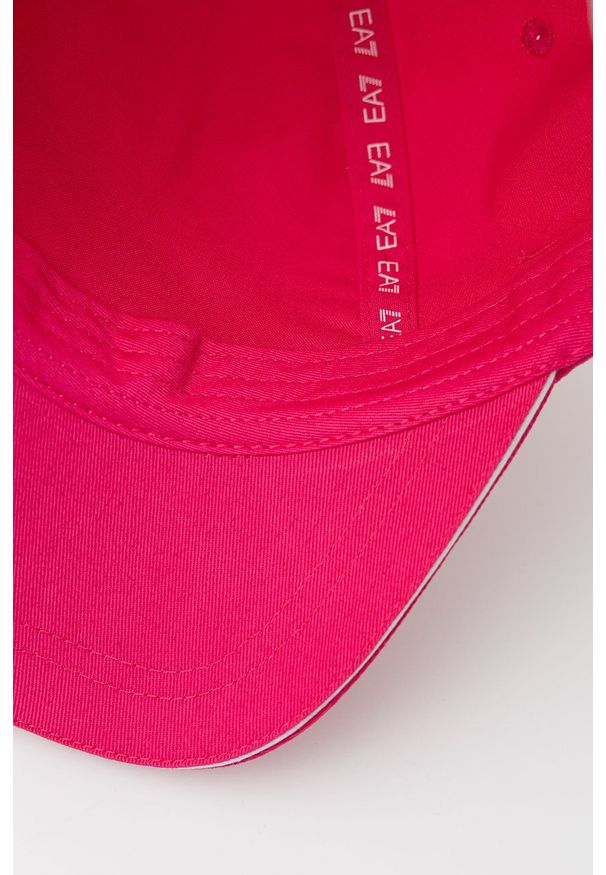 EA7 Emporio Armani czapka bawełniana kolor fioletowy z aplikacją. Kolor: fioletowy. Materiał: bawełna. Wzór: aplikacja