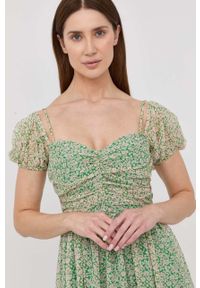 BARDOT - Bardot sukienka kolor zielony maxi rozkloszowana. Typ kołnierza: dekolt hiszpanka. Kolor: zielony. Długość rękawa: na ramiączkach. Typ sukienki: rozkloszowane. Długość: maxi #3