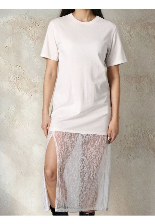 Sinsay - Długa sukienka z koronkowym dołem - kremowy. Kolor: kremowy. Materiał: koronka. Długość: maxi