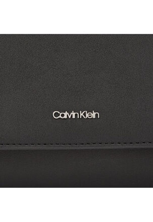Calvin Klein Torebka Ck Must Shoulder Bag K60K611928 Czarny. Kolor: czarny. Materiał: skórzane