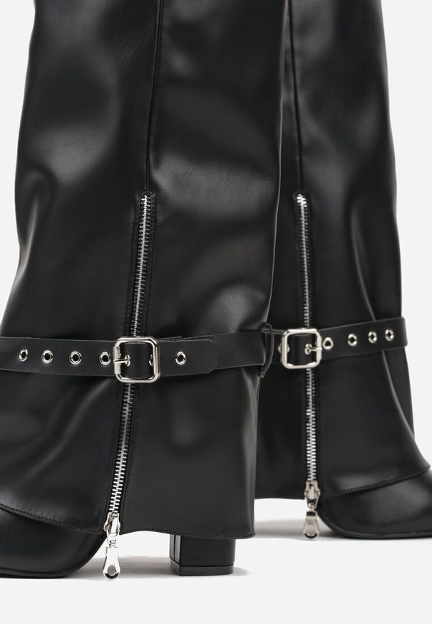 Renee - Czarne Kozaki na Obcasie z Wywiniętą Cholewką z Suwakiem i Sprzączką Fennoria. Okazja: na co dzień. Zapięcie: sprzączka. Kolor: czarny. Materiał: jeans. Szerokość cholewki: normalna. Obcas: na obcasie. Styl: casual. Wysokość obcasa: średni