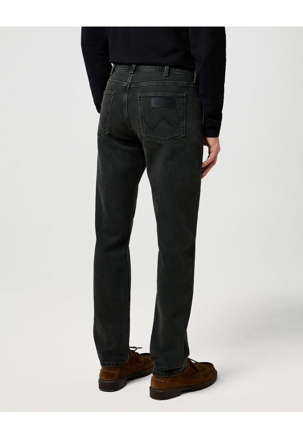 Wrangler - MESKIE SPODNIE JEANSOWE WRANGLER GREENSBORO ASH 112371376