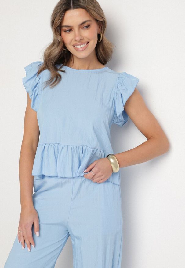 Born2be - Niebieski Komplet z Wiskozą Szerokie Spodnie i Bluzka z Falbankami Villimi. Kolor: niebieski. Materiał: wiskoza