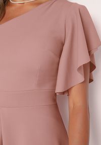 Born2be - Ciemnoróżowa Koktajlowa Sukienka Asymetryczna na Jedno Ramię z Falbankami Vimilora. Typ kołnierza: kołnierz z falbankami. Kolor: różowy. Materiał: materiał. Typ sukienki: asymetryczne. Styl: wizytowy #5