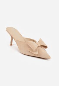 Born2be - Beżowe Klapki na Szpilce Typu Mule Ozdobione Kokardką Lorailea. Nosek buta: otwarty. Kolor: beżowy. Materiał: zamsz, skóra. Wzór: aplikacja. Sezon: lato. Obcas: na szpilce. Wysokość obcasa: średni #3