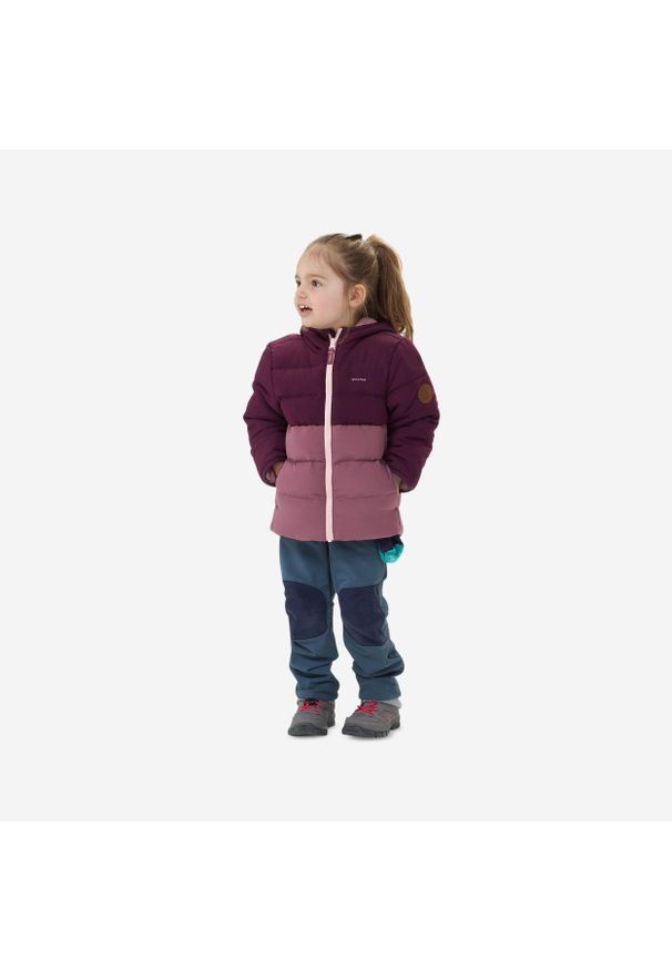 quechua - Kurtka turystyczna zimowa dla dzieci Quechua X-Warm. Kolor: fioletowy. Materiał: materiał, puch, poliester, polar, włókno, syntetyk. Sezon: zima. Styl: sportowy