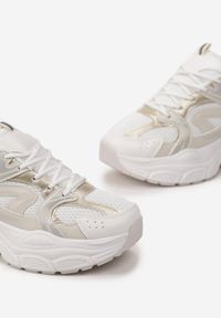 Born2be - Biało-Złote Sneakersy na Platformie z Siateczkową Wstawką Huvia. Wysokość cholewki: przed kostkę. Kolor: biały. Szerokość cholewki: normalna. Obcas: na platformie #5