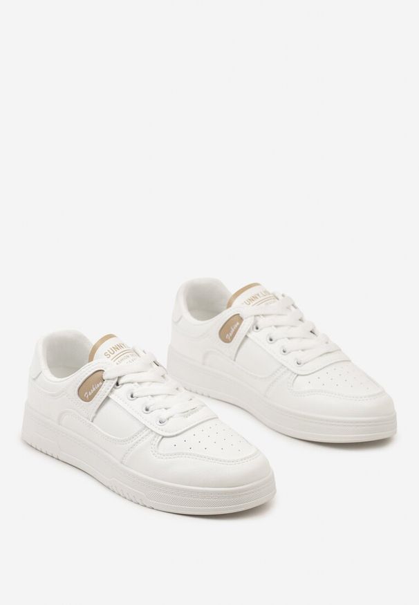 Renee - Biało-Beżowe Sneakersy z Cholewką przed Kostkę z Delikatną Perforacją Trissa. Wysokość cholewki: przed kostkę. Nosek buta: okrągły. Zapięcie: sznurówki. Kolor: biały. Materiał: materiał. Szerokość cholewki: normalna. Obcas: na obcasie. Wysokość obcasa: niski