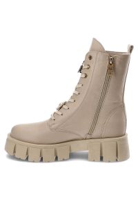 Beżowe Botki CheBello Modne Skórzane Buty Damskie. Okazja: na spotkanie biznesowe. Zapięcie: zamek. Kolor: beżowy. Materiał: skóra. Styl: klasyczny, elegancki, biznesowy