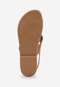 Born2be - Ciemnobeżowe Sandały Typu Japonki VICES Ozdobione Klamrą Nanrunia. Okazja: na co dzień. Zapięcie: klamry. Kolor: beżowy. Materiał: koronka. Wzór: aplikacja. Styl: wakacyjny, casual, klasyczny #4