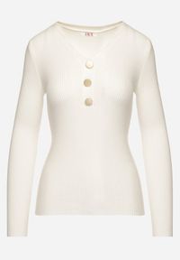 Born2be - Biały Sweter z Bawełną z Prążkowanego Materiału Ozdobiony Guzikami Zinfera. Okazja: na co dzień. Typ kołnierza: dekolt w serek. Kolor: biały. Materiał: bawełna, prążkowany, materiał. Wzór: aplikacja. Styl: casual, klasyczny #6