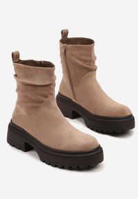 Born2be - Ciemnobeżowe Marszczone Botki na Grubej Podeszwie Catrie. Okazja: na spotkanie biznesowe, do pracy, na co dzień. Kolor: beżowy. Materiał: jeans. Styl: klasyczny, biznesowy, casual, elegancki #6