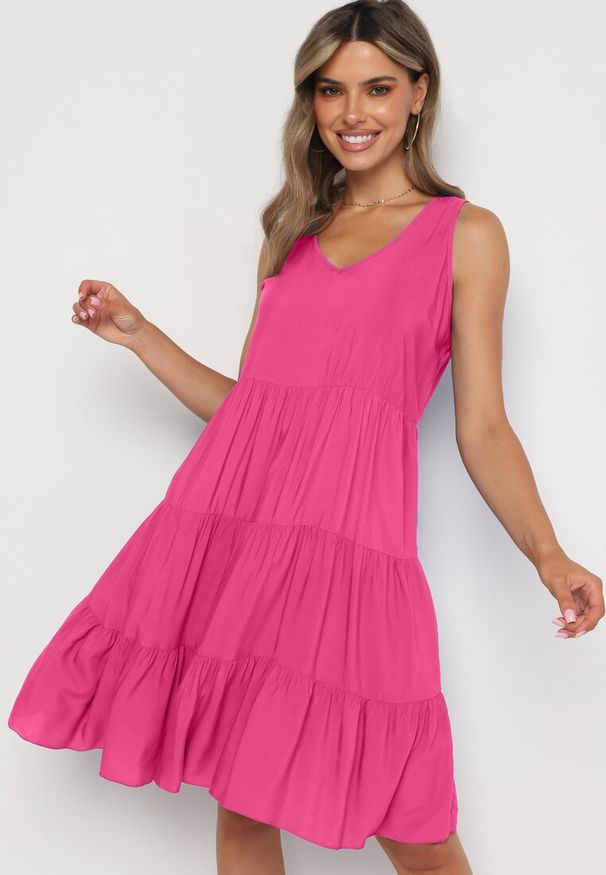 Born2be - Fuksjowa Rozkloszowana Sukienka z Bawełny na Ramiączkach Zasea. Okazja: na co dzień, na randkę. Typ kołnierza: dekolt w kształcie V. Kolor: różowy. Materiał: bawełna. Długość rękawa: na ramiączkach. Styl: casual, elegancki
