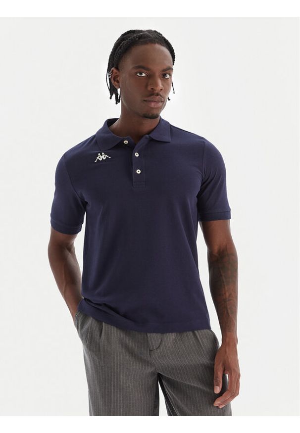 Kappa Polo Logo Sharas Mss 302B3D0 Granatowy Regular Fit. Typ kołnierza: polo. Kolor: niebieski. Materiał: bawełna