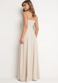 Born2be - Beżowa Rozkloszowana Klasyczna Sukienka z Kopertowym Dekoltem na Cienkich Ramiączkach z Rozcięciem Vinelia. Typ kołnierza: dekolt kopertowy. Kolekcja: dla wysokich. Kolor: beżowy. Długość rękawa: na ramiączkach. Typ sukienki: kopertowe. Styl: klasyczny. Długość: maxi #7