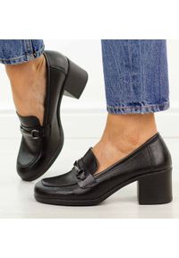 POTOCKI - Czarne półbuty damskie na obcasie, mokasyny Potocki 12774. Okazja: na spotkanie biznesowe. Kolor: czarny. Materiał: skóra. Szerokość cholewki: normalna. Sezon: wiosna, jesień. Obcas: na obcasie. Styl: biznesowy, elegancki, klasyczny. Wysokość obcasa: średni #1
