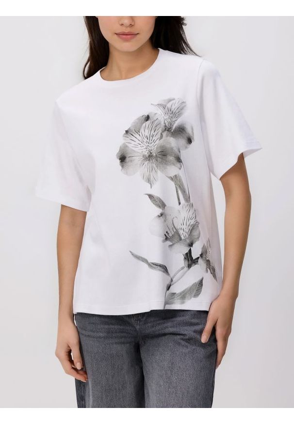 Reserved - Bawełniany t-shirt z nadrukiem - biały. Kolor: biały. Materiał: bawełna. Wzór: nadruk