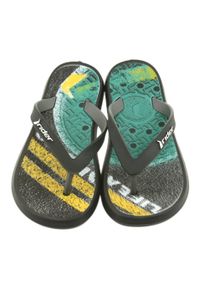 Klapki buty dziecięce Rider 82563 czarne szare zielone żółte. Okazja: na plażę. Kolor: szary, zielony, czarny, żółty, wielokolorowy. Materiał: syntetyk, guma, materiał. Styl: wakacyjny