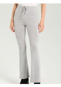 Sinsay - Spodnie flare z gumką w pasie - szary. Kolor: szary #1